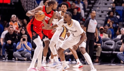 Shams：杜兰特遭遇右髌腱深度挫伤 很有可能G2复出