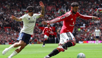 3-2！队长平英超纪录 7.5亿豪门锁定第三 铁腰主场告别战观众起立送别